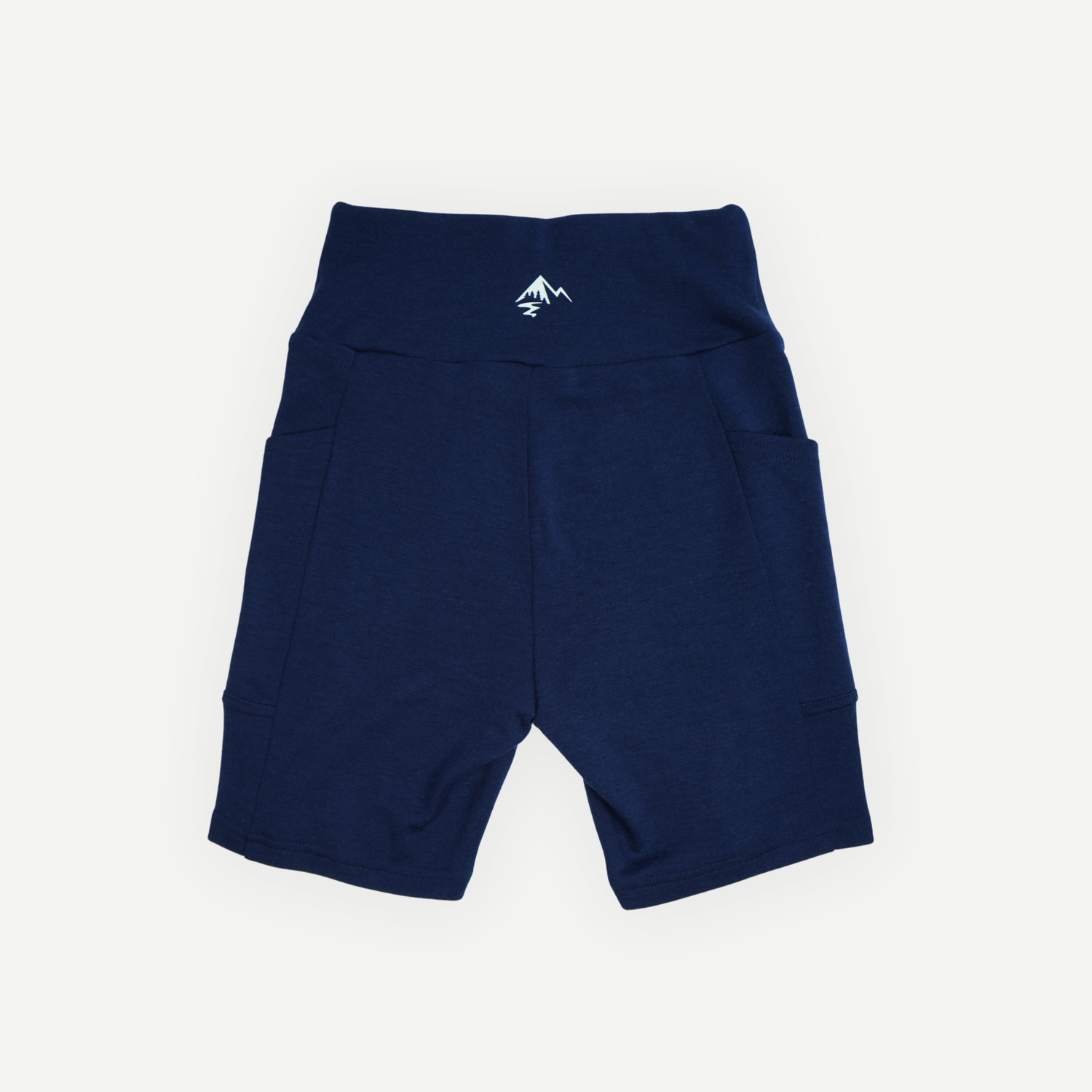 Vue arrière du biker short en laine de mérinos marine pour femme Périple x Activmom.