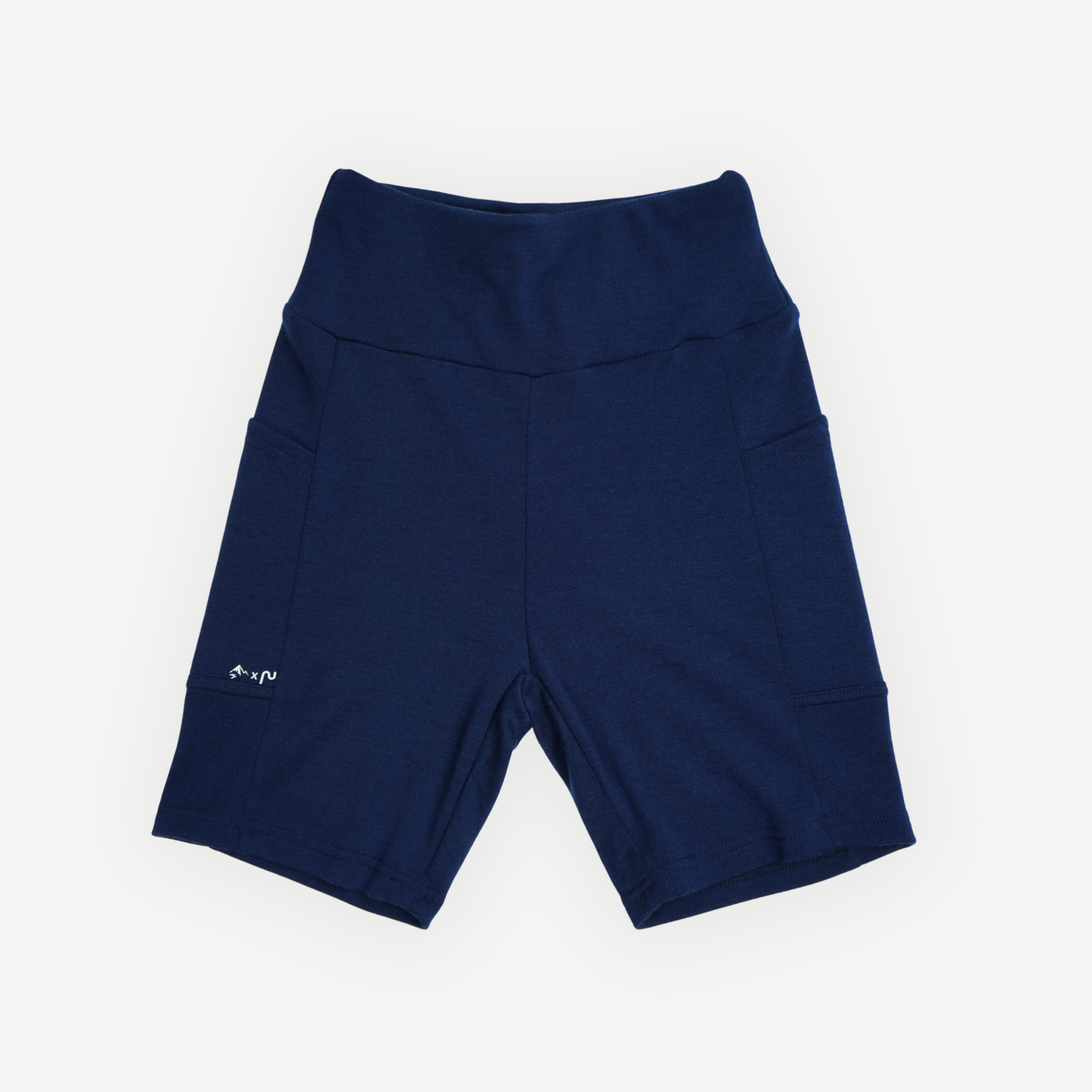 Biker short en laine de mérinos marine pour femme avec taille haute et poches latérales, collection Périple x Activmom.
