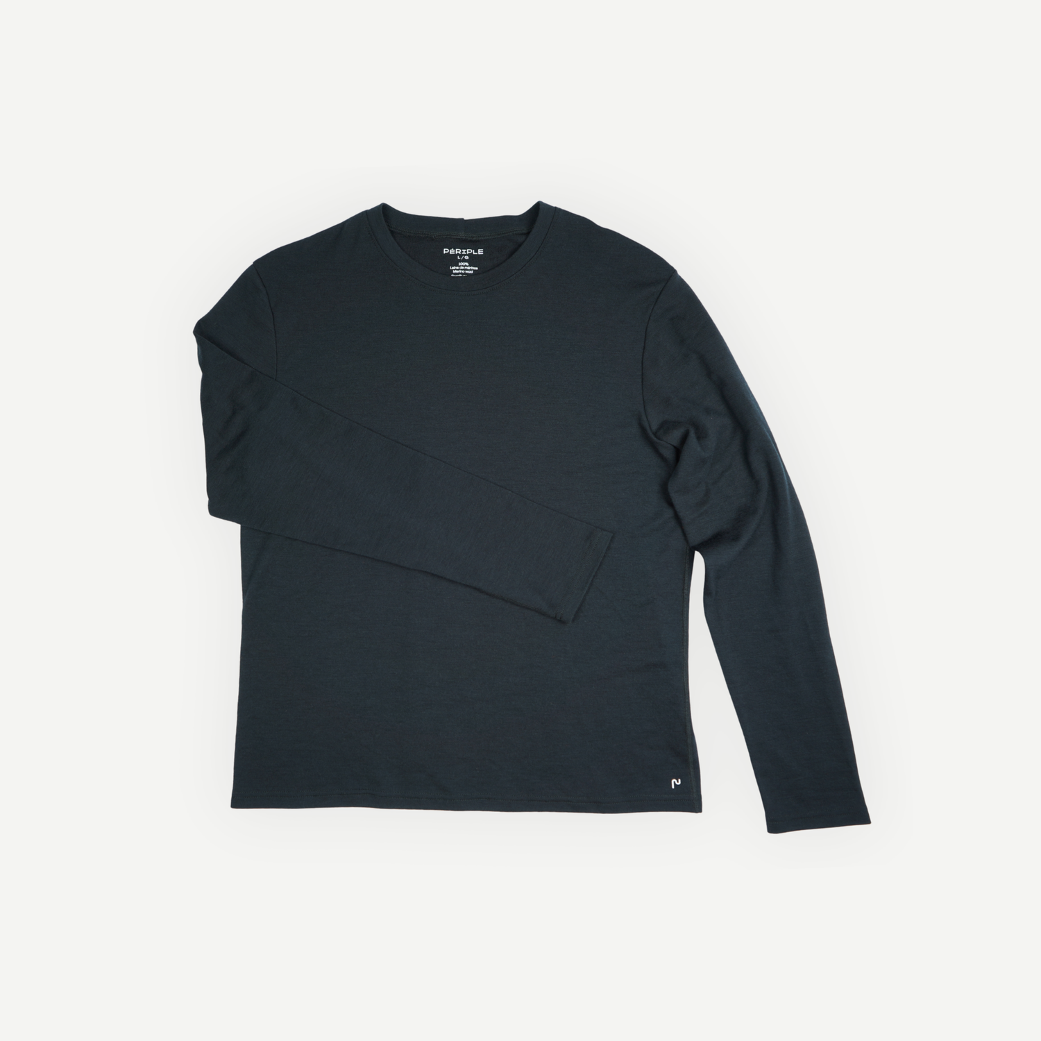 Chandail à manches longues et col rond en laine de mérinos pour homme de marque Périple, couleur Ardoise, vue devant. 