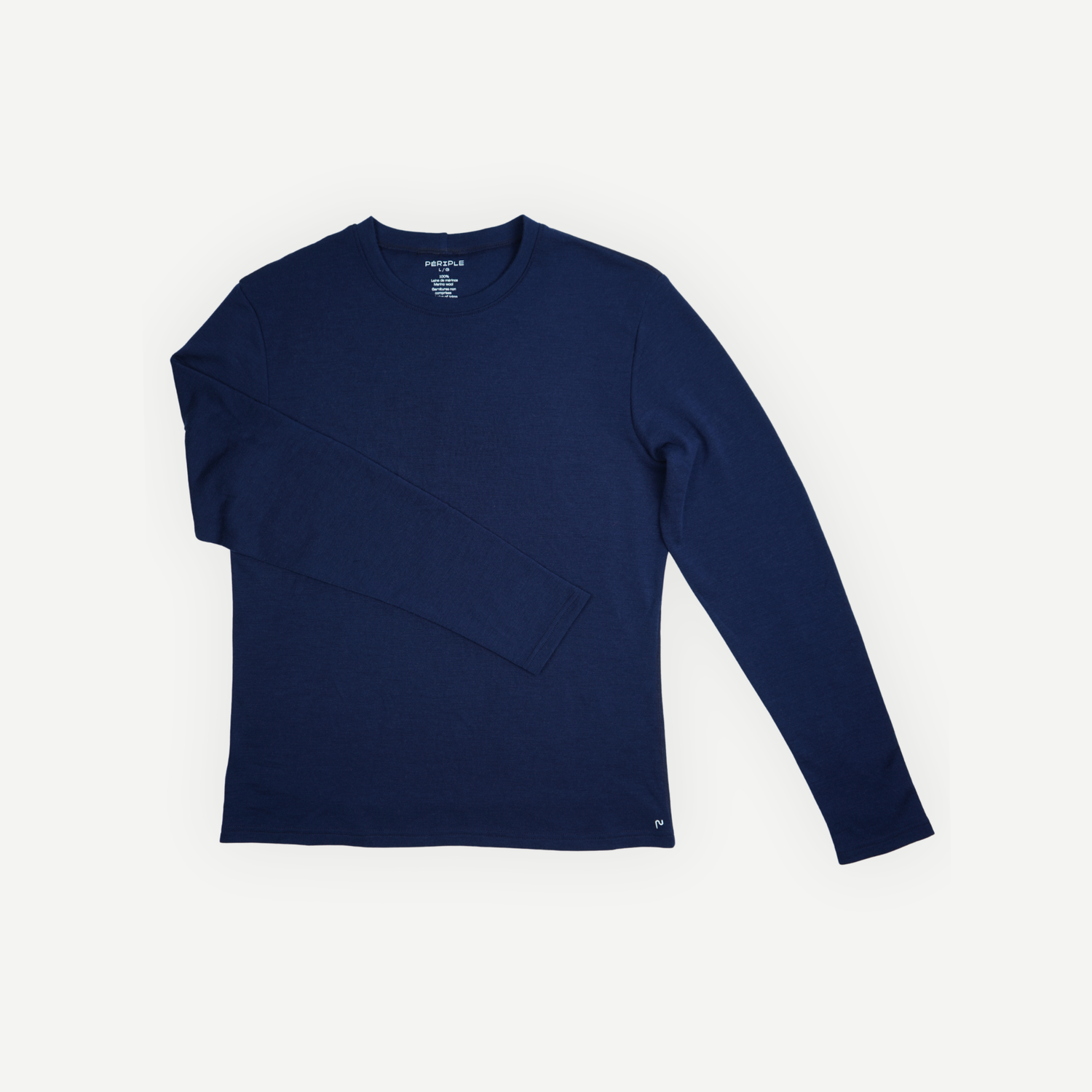 Chandail pour homme en laine de mérinos Marine de la marque Périple, vue devant. 